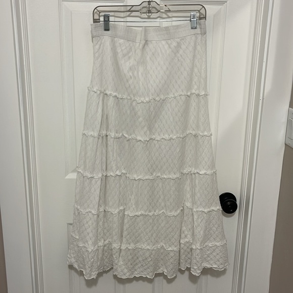 Summer midi length white skirt - Picture 3 of 4